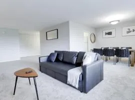 Beautiful 2 BR Apt At Crystal City With Gym
