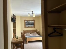 u Lucyny w Białce Tatrzańskiej- jacuzzi i sauna w ogrodzie, skibus pod domem, hotel in Białka Tatrzanska