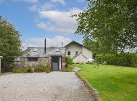 Higher Treliver Farmhouse Piggery, hotel with parking in Saint Wenn
