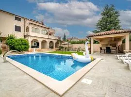 2 Bedroom Lovely Apartment In Medulin