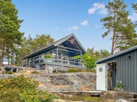 Beautiful Home In Loftahammar With Kitchen, atostogų būstas mieste Loftahammar