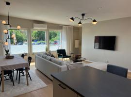 Luxury Modern Home near Gothenburg & 3 min t Beach, luxusszálloda Billdalban
