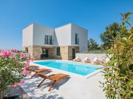 Premium Villa Vesna with Pool & Sauna, villa in Nin