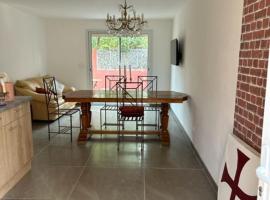 les gites du parc animalier de ginasservis, Hotel in Ginasservis