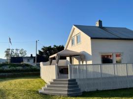 Et koselig hus i vakre Lofoten, self-catering accommodation in Stamsund