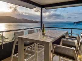 Edge 16 Waterfront Luxury Property - Golf Buggy & Valet Service, luxury hotel in Hamilton Island