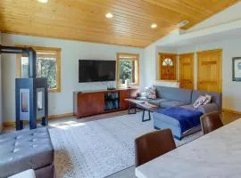 Truckee Retreat with Fireplace and Community Amenities