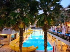 Pool View APT, 150m to Beach, 50m to Marina Bay Luxury Resort, курортный отель во Влёре