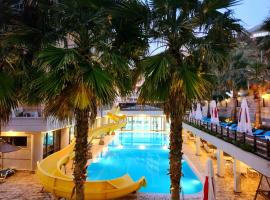 Pool View APT, 150m to Beach, 50m to Marina Bay Luxury Resort, resort in Vlorë
