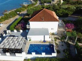 Family-friendly apartments with swimming pool Kneza, Korcula - 9130, Hotel in Račišće