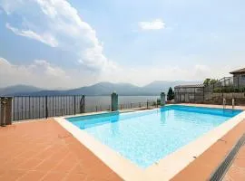 Spacious apartment near Lake Maggiore with pool