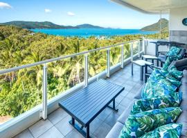 Yacht Harbour Tower 5 - NEW Luxury and location, hotel in Hamilton Island