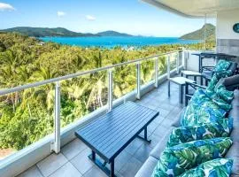 Yacht Harbour Tower 5 - Oceanviews, buggy and private lift access and valet service