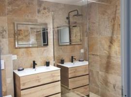 Le Studio d Aur&eacute;lie avec SPA &eacute;t&eacute; en pleine campagne et proche de toute commodit&eacute;, h&ocirc;tel spa &agrave; Roquemaure