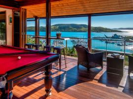 The Boathouse - Luxury Holiday House Jacuzzi 2 Buggies, hotel en Isla Hamilton