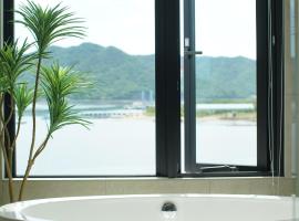 BAYSIDE VILLA the Loose, vacation rental in Minamiawaji