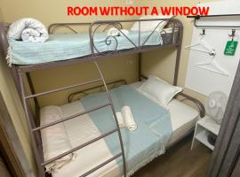 Hostel 5 Сapsule - rooms, אכסניה באוסט-קמנוגורסק