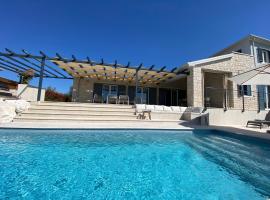Villa Tina Maria with seaview near Porec, hotel v destinaci Markovac