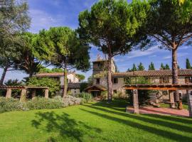 Farmhouse in Marsciano with vineyards olive groves，馬爾夏諾的Villa
