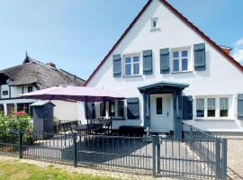 Hochwertiges Fischerhus mit Terrasse und Grill, hotel in Greifswald