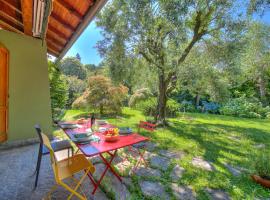 Casa Oliva Garden and Relax - Happy Rentals, cabaña o casa de campo en Laveno