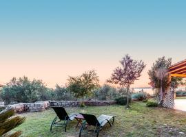 Lavender Garden Retreat - Secluded Seaside Getaway, hotel v destinaci Kotrónion