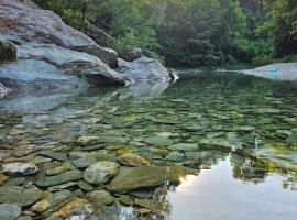 GITES LES TILLEULS, hotel v destinaci Alès