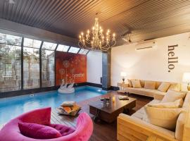 StayVista's The Barn House - Farm-View Villa with Modern Rustic Interiors, Indoor Pool & Bar, cottage in Chandīgarh