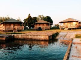 Luxury Lake Lodge, hotel v destinaci Alphen