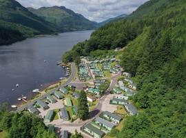 Loch Eck Holiday Park, hotel en Coirantee