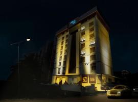 Viesnīca Hotel Olive Eva pilsētā Kakkanada, netālu no apskates objekta Smart City Technology Park