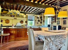 La Casa di Francesca tra le Colline di Lucca in Toscana, hotel a Lucca