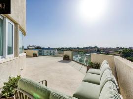 Luxury beautiful penthouse with amazing views & AC by 360 Estates, apartement sihtkohas Marsaxlokk