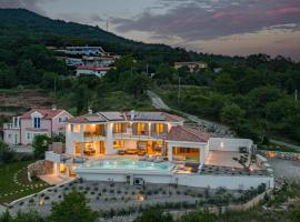 Luxury Villa Dana Indoor Pool and Sauna - Happy Rentals, hotell i Ičići