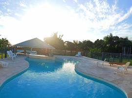 Maison F3 mitoyenne avec piscine partagée et jardin privatif - Résidence Plaiz'Anse, viešbutis mieste Petit Ilis