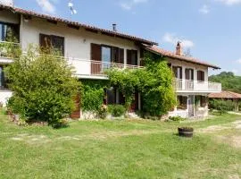 Private Estate Among the Vineyards of Alba - Italy