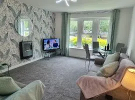 The Pennington Apt with Wifi and FREE Parking Next to Sports Village