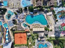 S Club Resort Hotel Aqua Park and Spa、ベオグラードのホテル