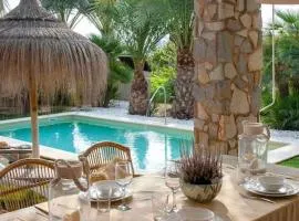 La Casa del Zurdo, oasis de palmeras en Alicante con piscina