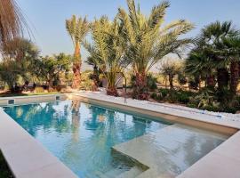 Preciosa casa con piscina y jardín privado, a 2h de Madrid en tren, Hotel in Elche