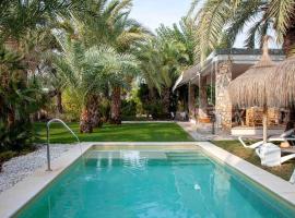 Casa con jardín privado para noches de eclipse desde la piscina, hotel din Elche