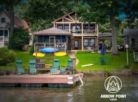 Lakefront Lodge with King Beds and Game Lounge, готель у місті Worthville