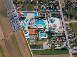 S Club Resort Hotel Aqua Park and Spa: Belgrad'da bir otel