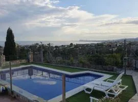 Casa con gran jardín y unas preciosas vistas
