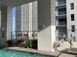 Brand NEW modern 1 bedroom unit Downtown, hotel cerca de Parque Bayfront Park, Miami