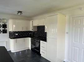 Family friendly detached 2 bed home, Loch Lomond, hotel in Bonhill