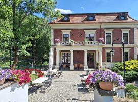 Hotel Charlotta, hotell i Jedlina-Zdrój