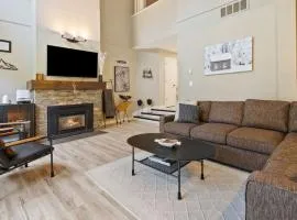 4 Bedrm Blue Mtn Condo w Sauna on Golf Course