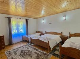 HIGHLANDER HOUSE VERMOSH: Vermosh şehrinde bir otel