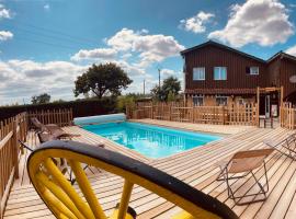 Camping Syl-Vallée Western Village, hotel with parking in Bouglon